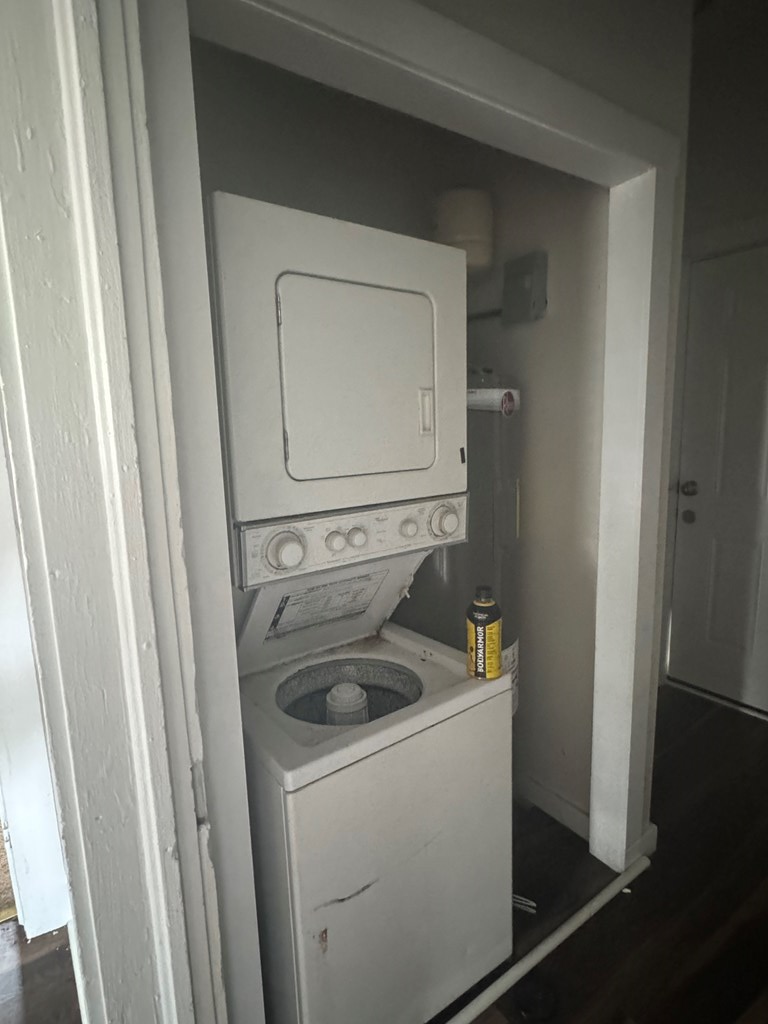16 29th Street Columbus, GA 31904 - Photo 6 of 12 a utility room with dryer and washer