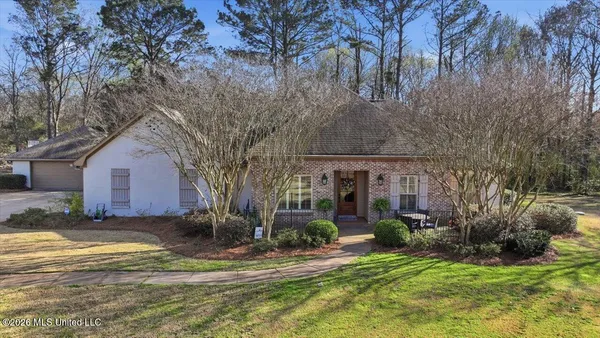 $475,000 | 226 Meadowlands Drive, Brandon, MS 39047