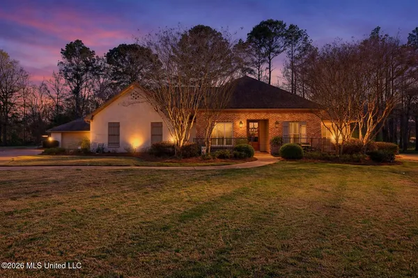 $474,500 | 226 Meadowlands Drive, Brandon, MS 39047