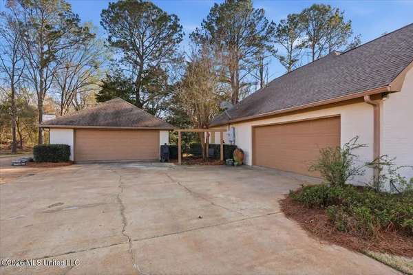 $475,000 | 226 Meadowlands Drive, Brandon, MS 39047