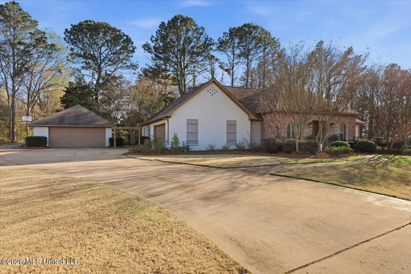 $474,500 | 226 Meadowlands Drive, Brandon, MS 39047