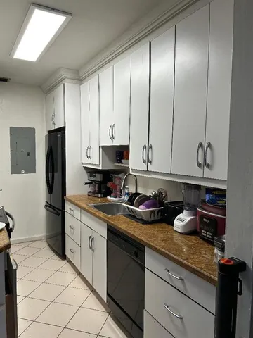 $3,200 | 1960 Northeast 173rd Street, North Miami Beach, FL 33162