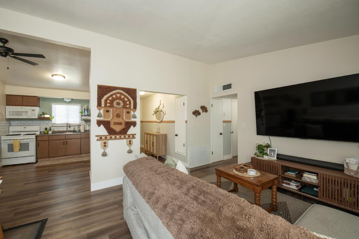 332 West Spring Lane Lemoore, CA 93245 - Photo 4 of 16