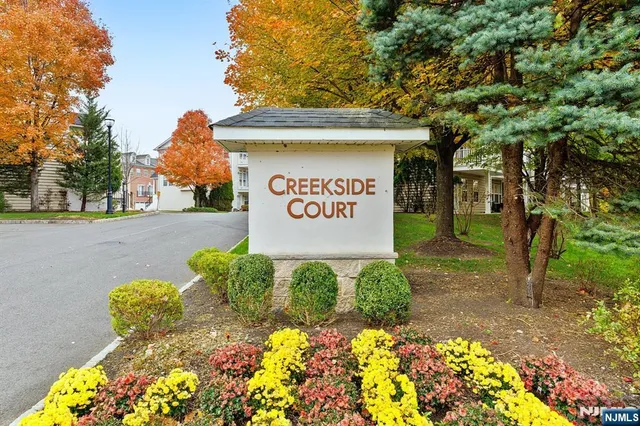 $799,900 | 27 Creekside Court, Secaucus, NJ 07094