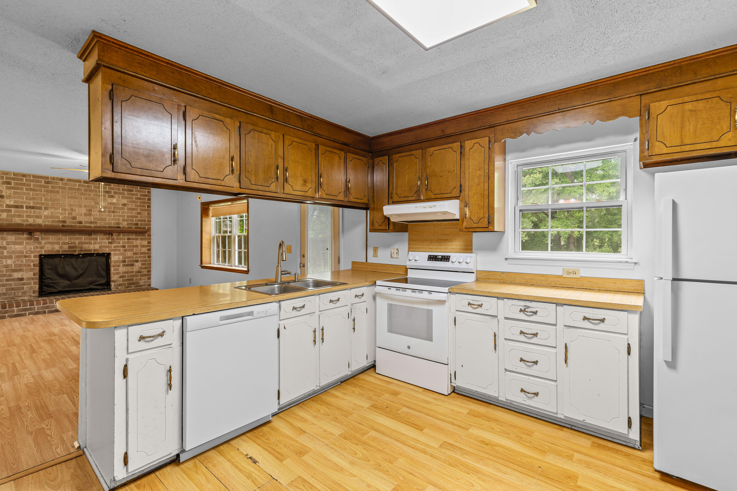 161 Aylesbury Road Goose Creek, SC 29445 - Photo 9 of 26 161-Aylesbury-13