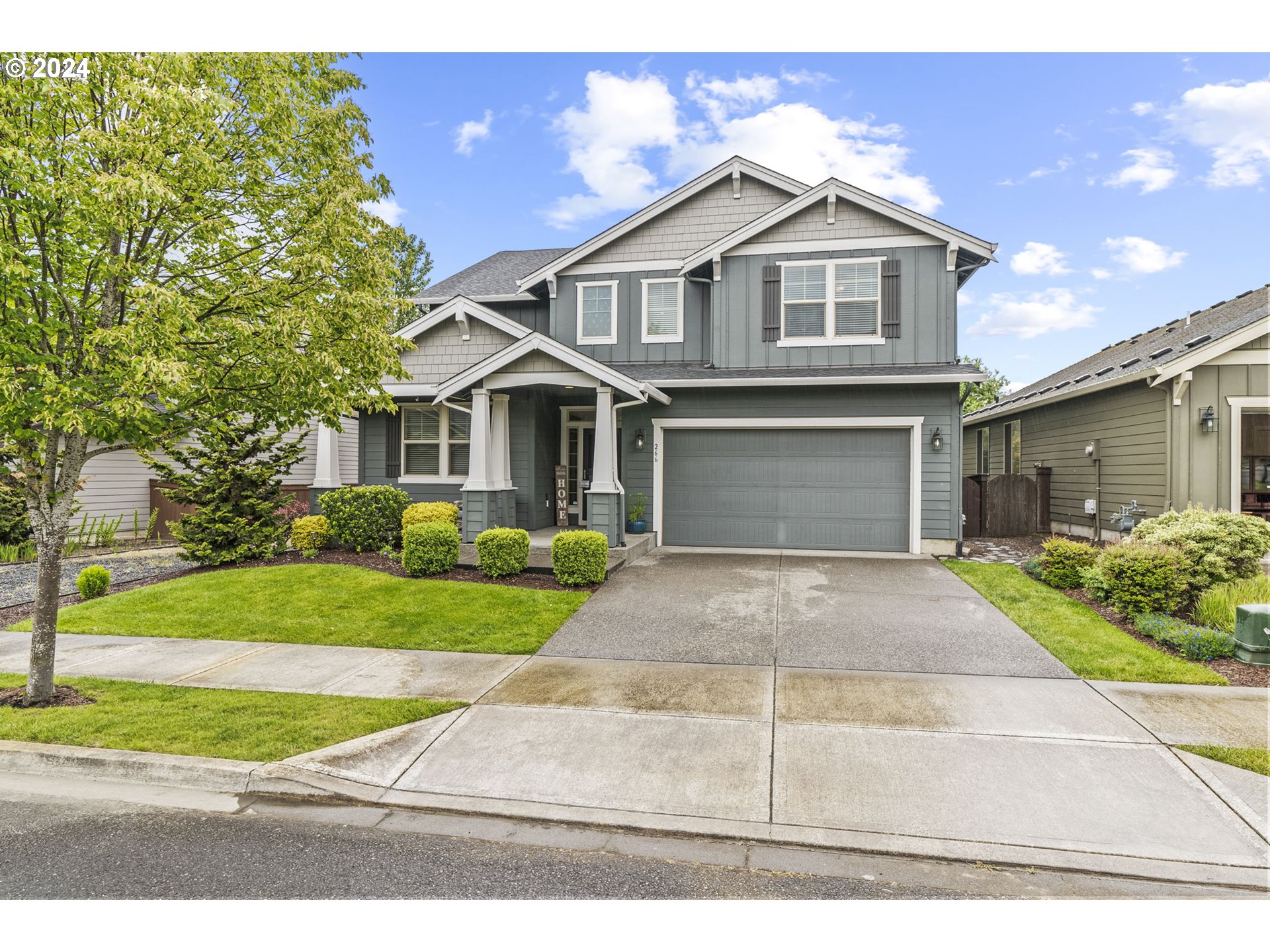 266 North Green Gables Loop Ridgefield, WA 98642 - Photo 1 of 37 a front view of a house with a yard and garage