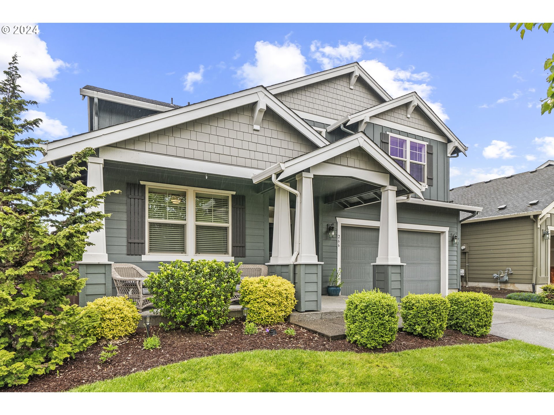 266 North Green Gables Loop Ridgefield, WA 98642 - Photo 2 of 37 a front view of a house with a yard