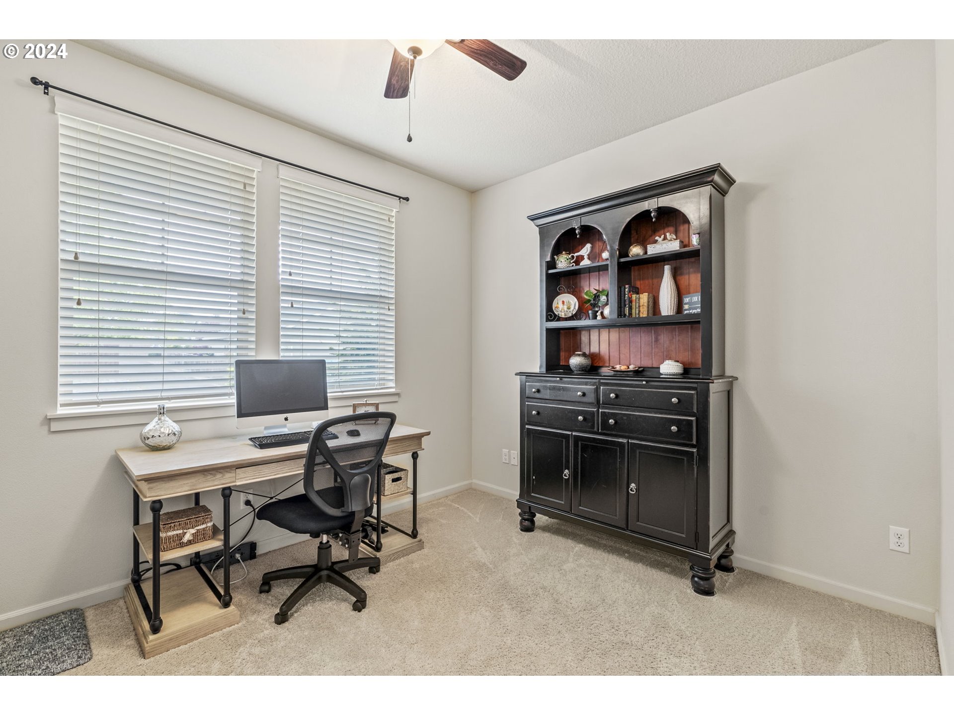 266 North Green Gables Loop Ridgefield, WA 98642 - Photo 6 of 37 a view of a workspace with furniture