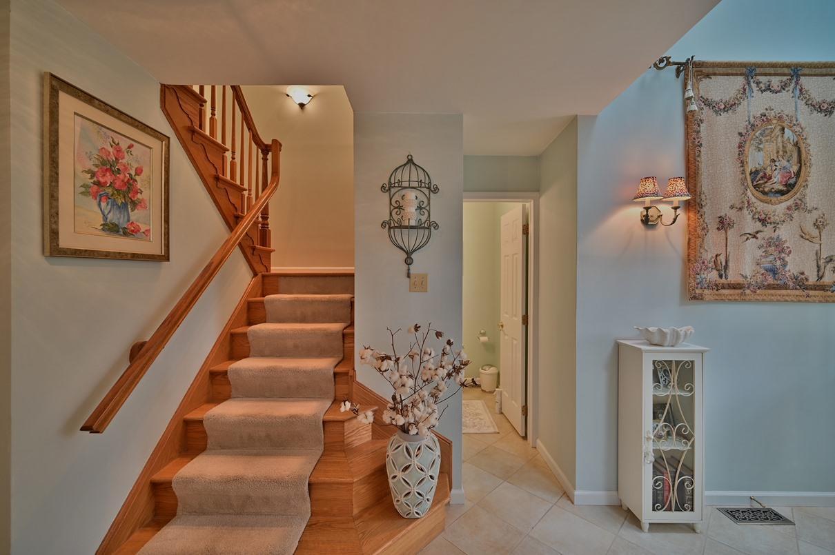 154 Skyview Circle Sciota, PA 18354 - Photo 13 of 114 Wood Stairway