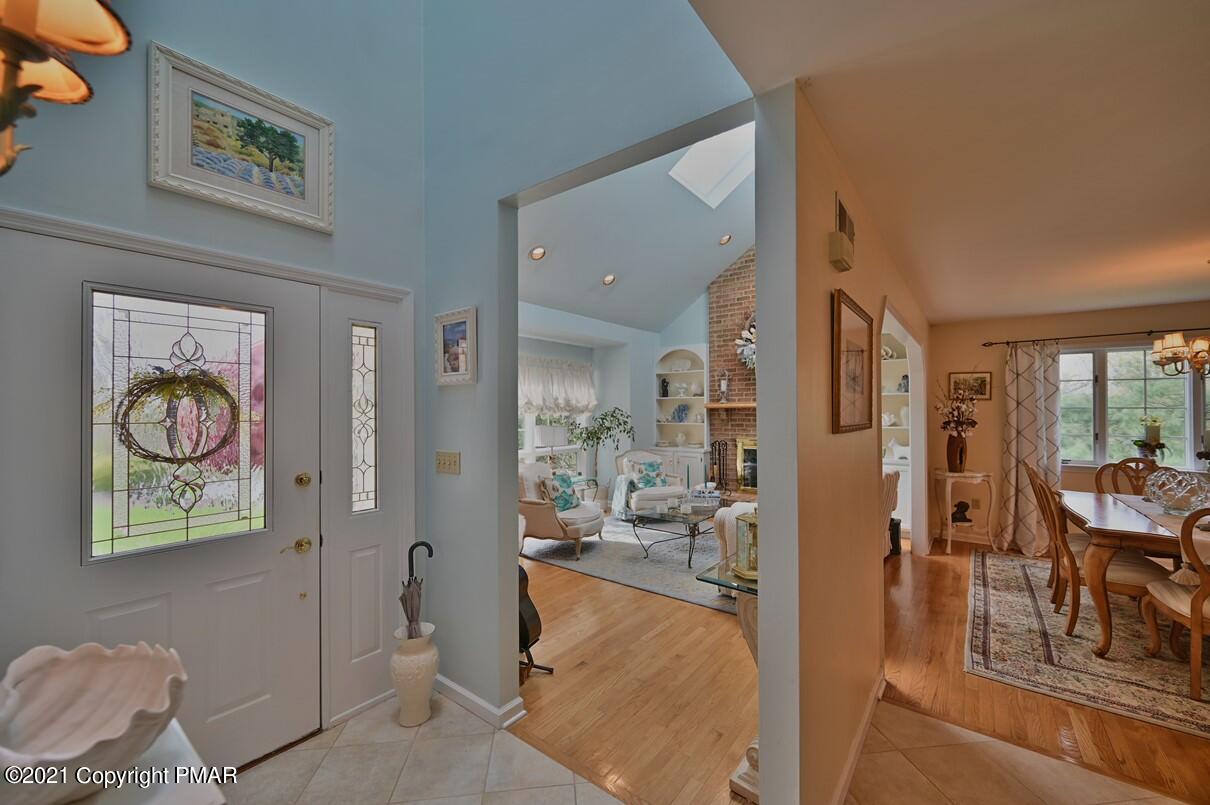 154 Skyview Circle Sciota, PA 18354 - Photo 16 of 114 Foyer with View to Dining & Family Room