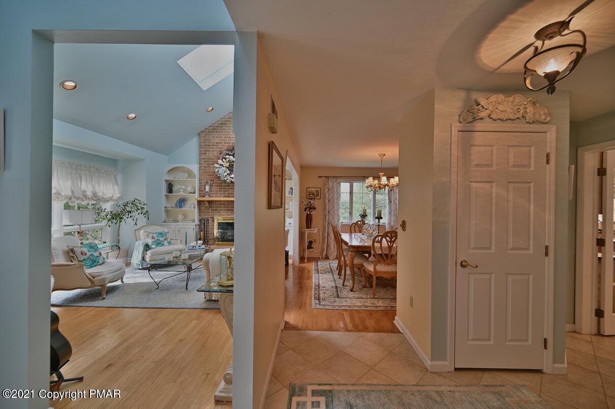 154 Skyview Circle Sciota, PA 18354 - Photo 22 of 114 Living & Dining Room