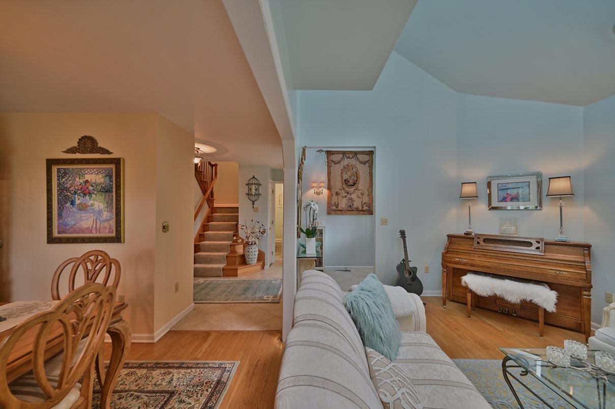 154 Skyview Circle Sciota, PA 18354 - Photo 29 of 114 Living Room with view to Foyer