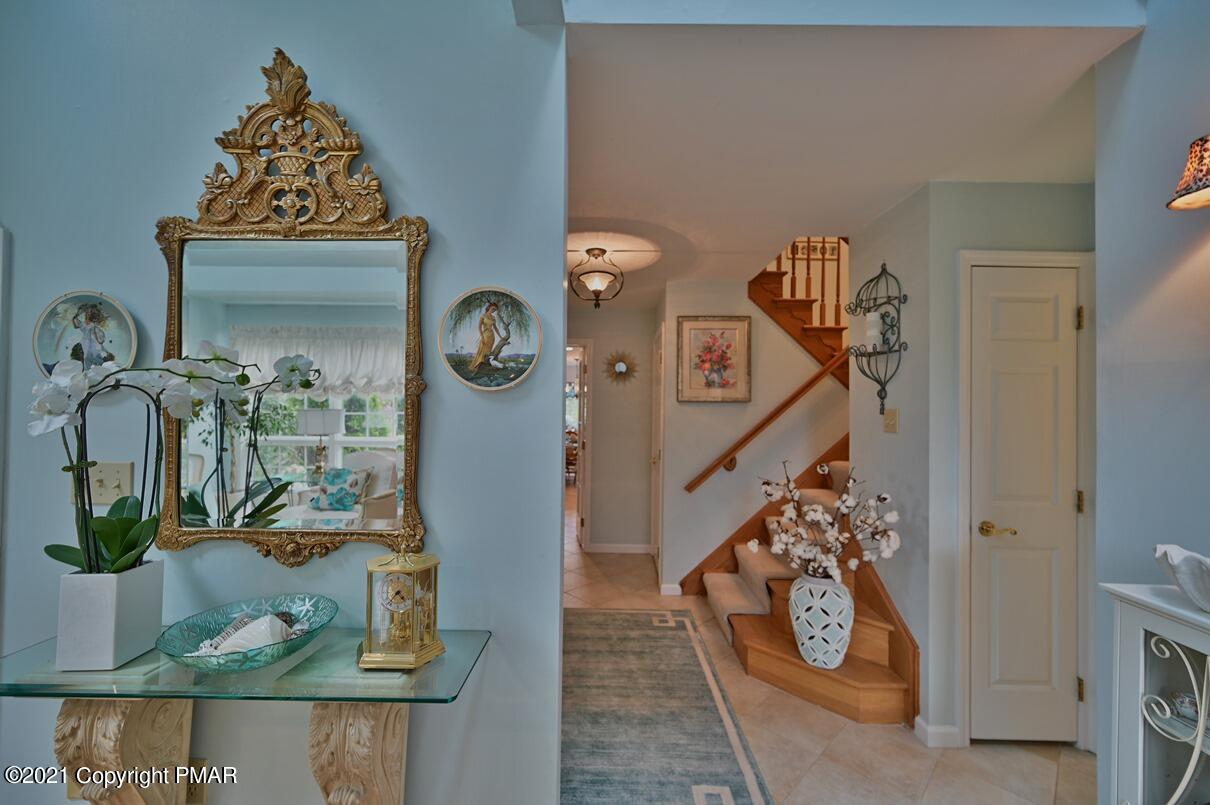 154 Skyview Circle Sciota, PA 18354 - Photo 32 of 114 Foyer & Living Room