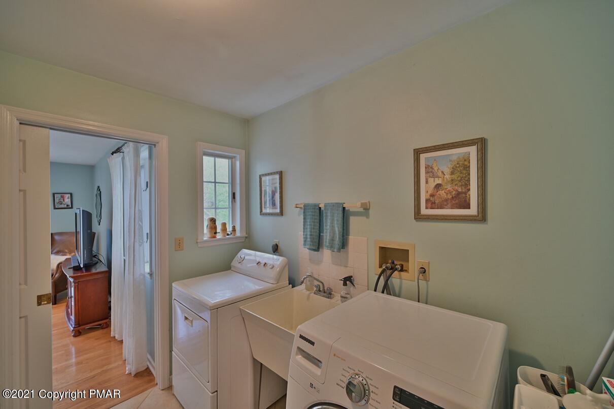 154 Skyview Circle Sciota, PA 18354 - Photo 38 of 114 1st Floor Laudry/Mudroom