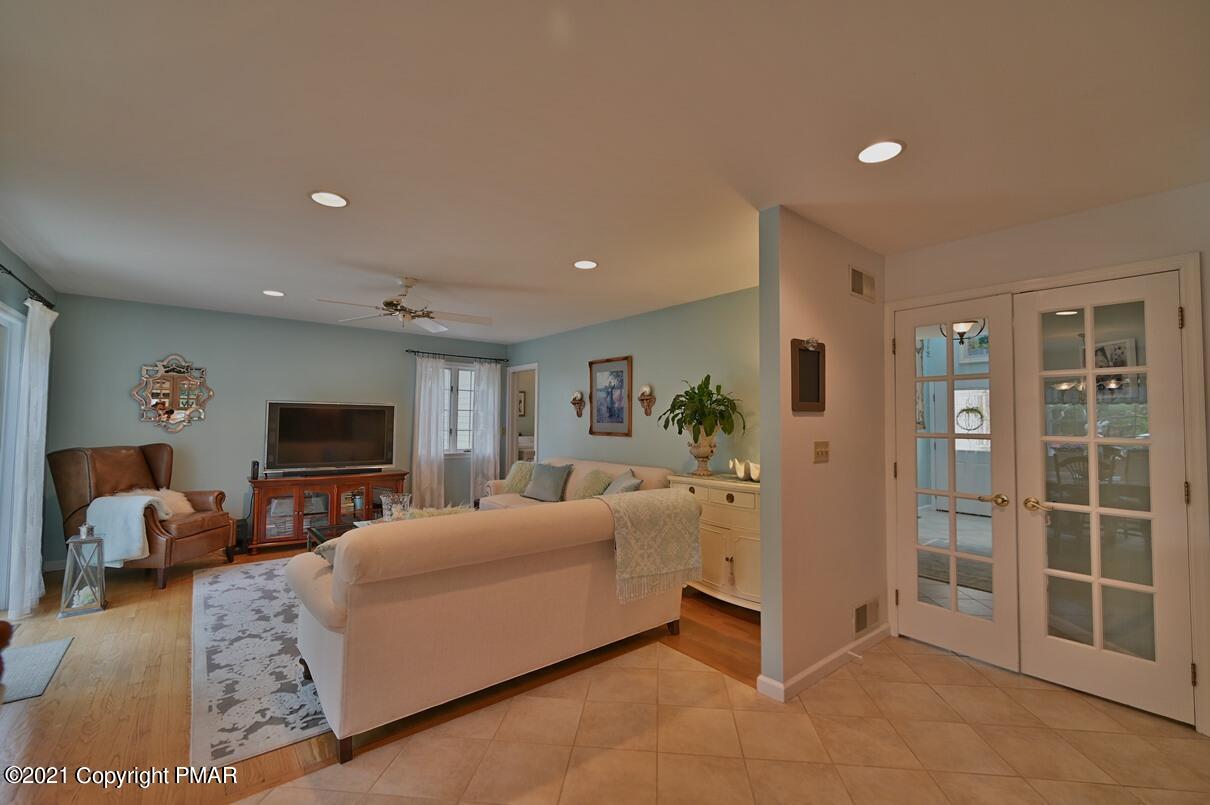 154 Skyview Circle Sciota, PA 18354 - Photo 43 of 114 Kirtchen to Family Room