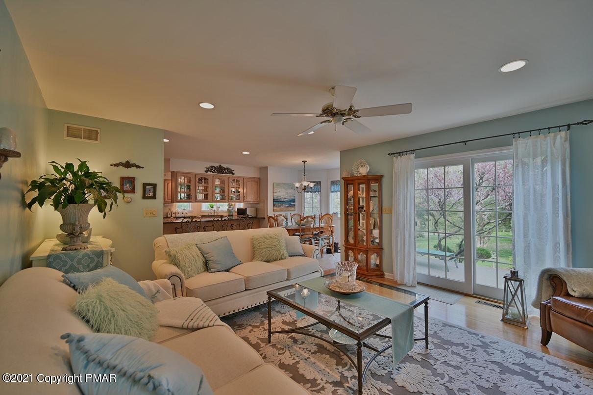 154 Skyview Circle Sciota, PA 18354 - Photo 50 of 114 Family Room VIew to Kitchen