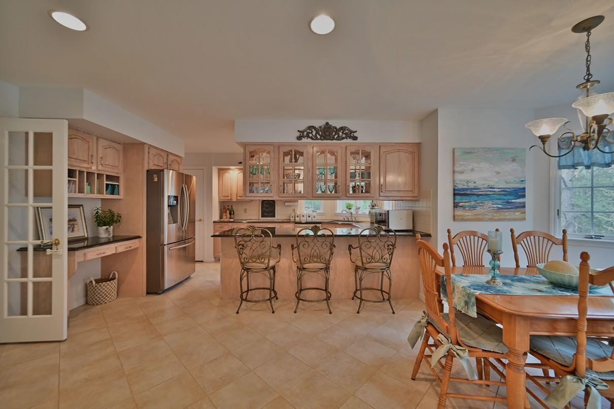 154 Skyview Circle Sciota, PA 18354 - Photo 55 of 114 Eating Area with Kitchen Seating