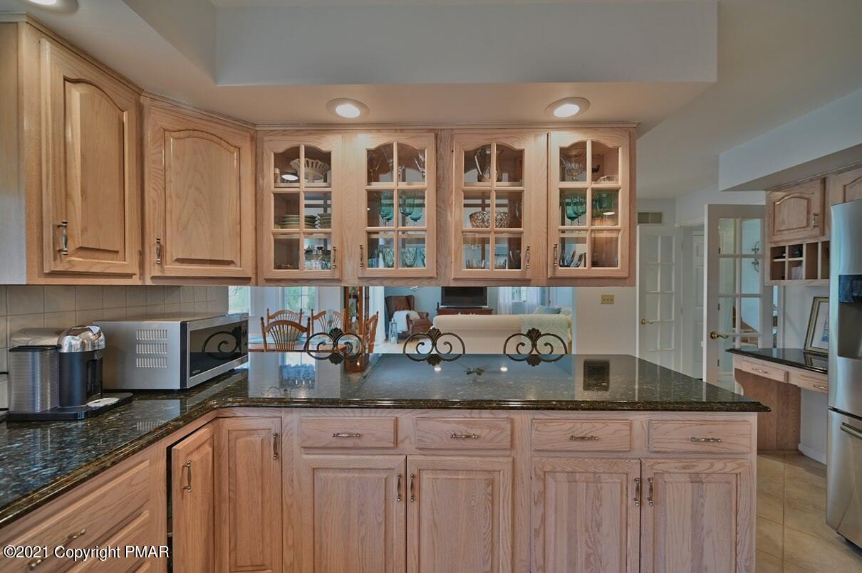 154 Skyview Circle Sciota, PA 18354 - Photo 62 of 114 Kitchen with Glass Cabinet Doors