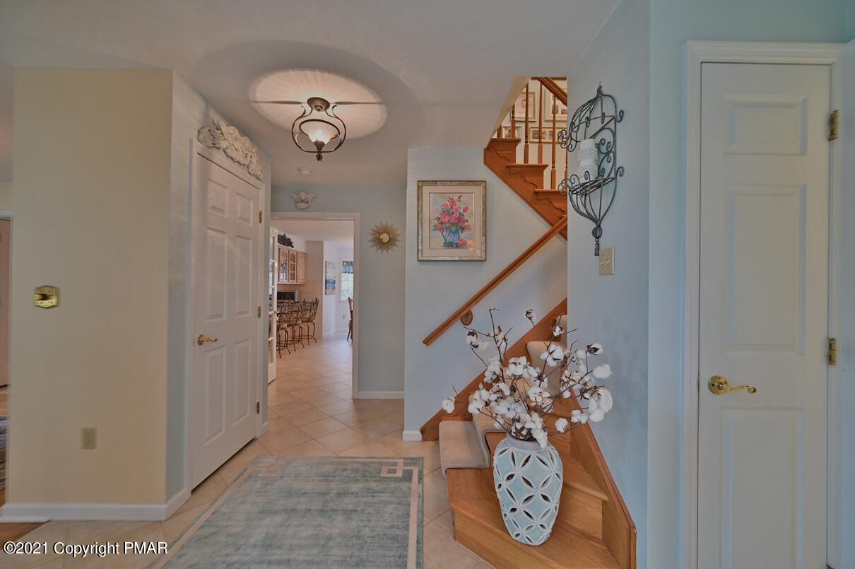 154 Skyview Circle Sciota, PA 18354 - Photo 9 of 114 Foyer with View to Rea r Of House