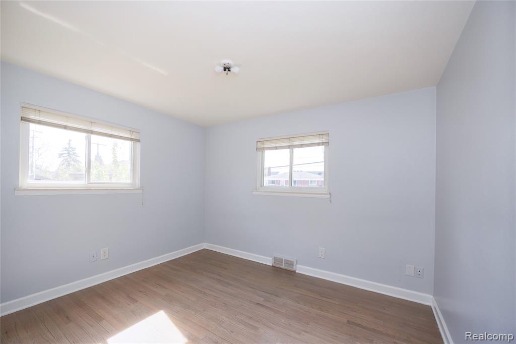 5646 Cambourne Road Dearborn Heights, MI 48127 - Photo 26 of 42