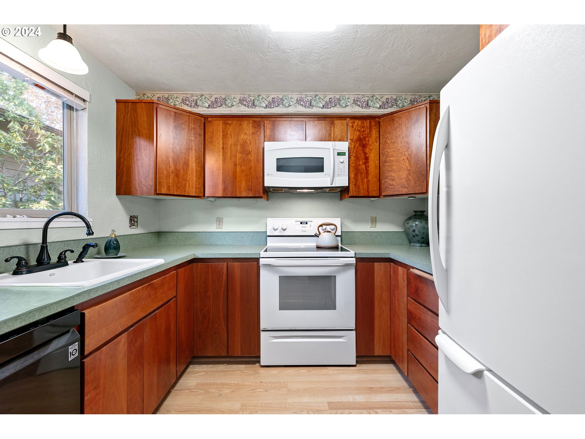 4441 Fox Hollow Road, Unit 5 Eugene, OR 97405 - Photo 5 of 31 Gallery Image 5