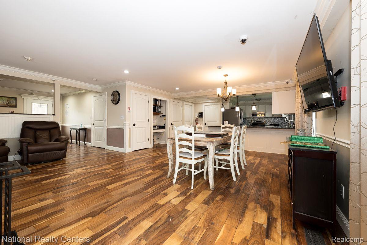 10868 Hibner Road Hartland, MI 48353 - Photo 18 of 36 Dining room with View of Kitchen