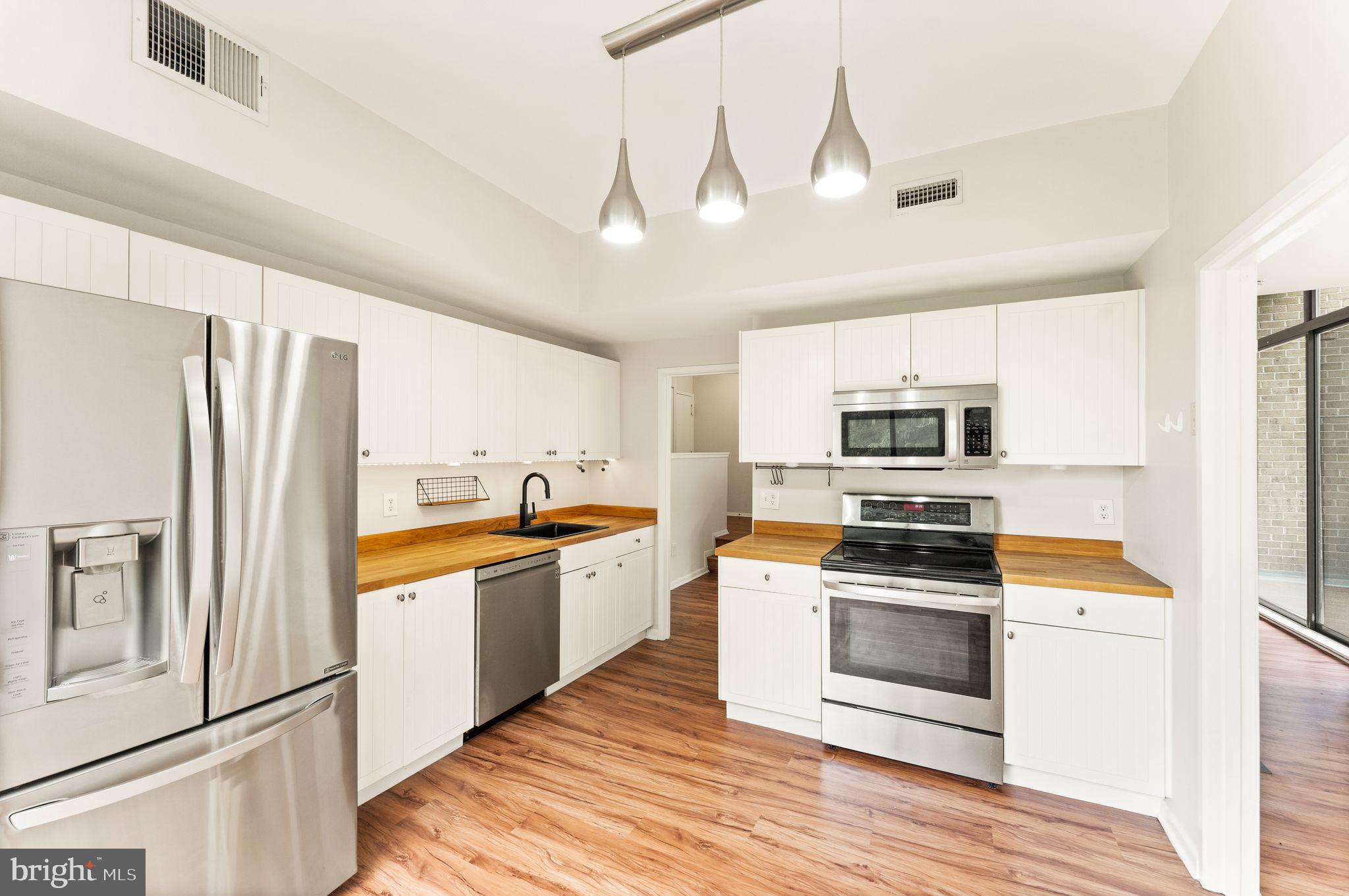 11560 Rolling Green Court, Unit 301 Reston, VA 20191 - Photo 12 of 34