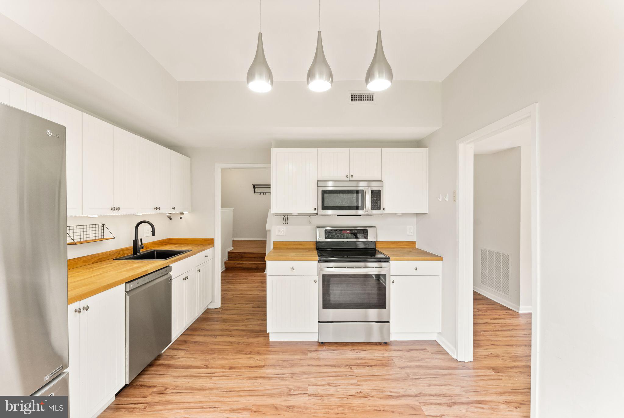 11560 Rolling Green Court, Unit 301 Reston, VA 20191 - Photo 13 of 34