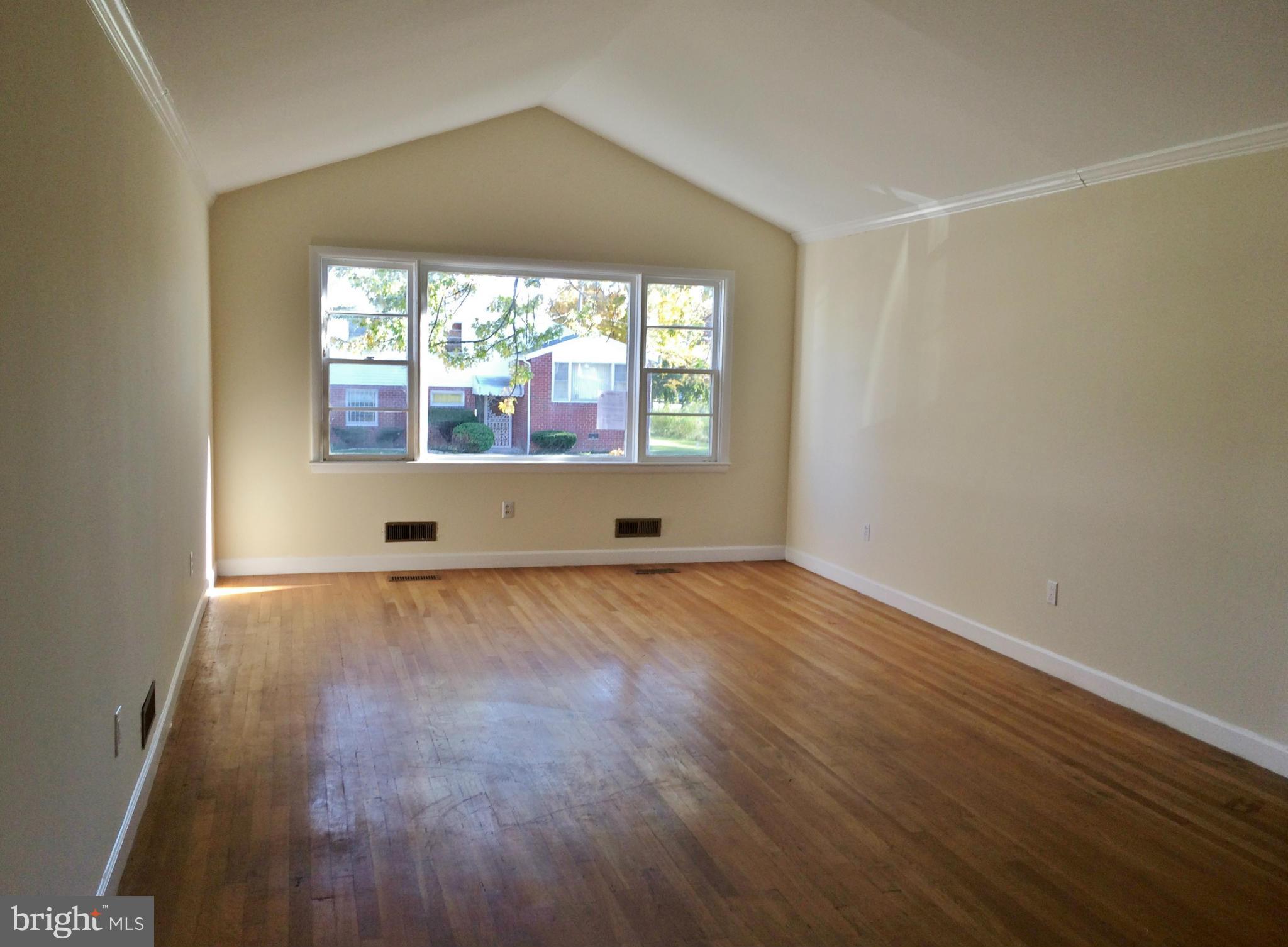 3406 Maryvale Road Baltimore, MD 21244 - Photo 3 of 11 Living Room