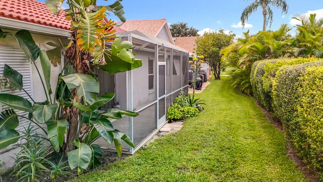 a view of a hallway with windows and entryway