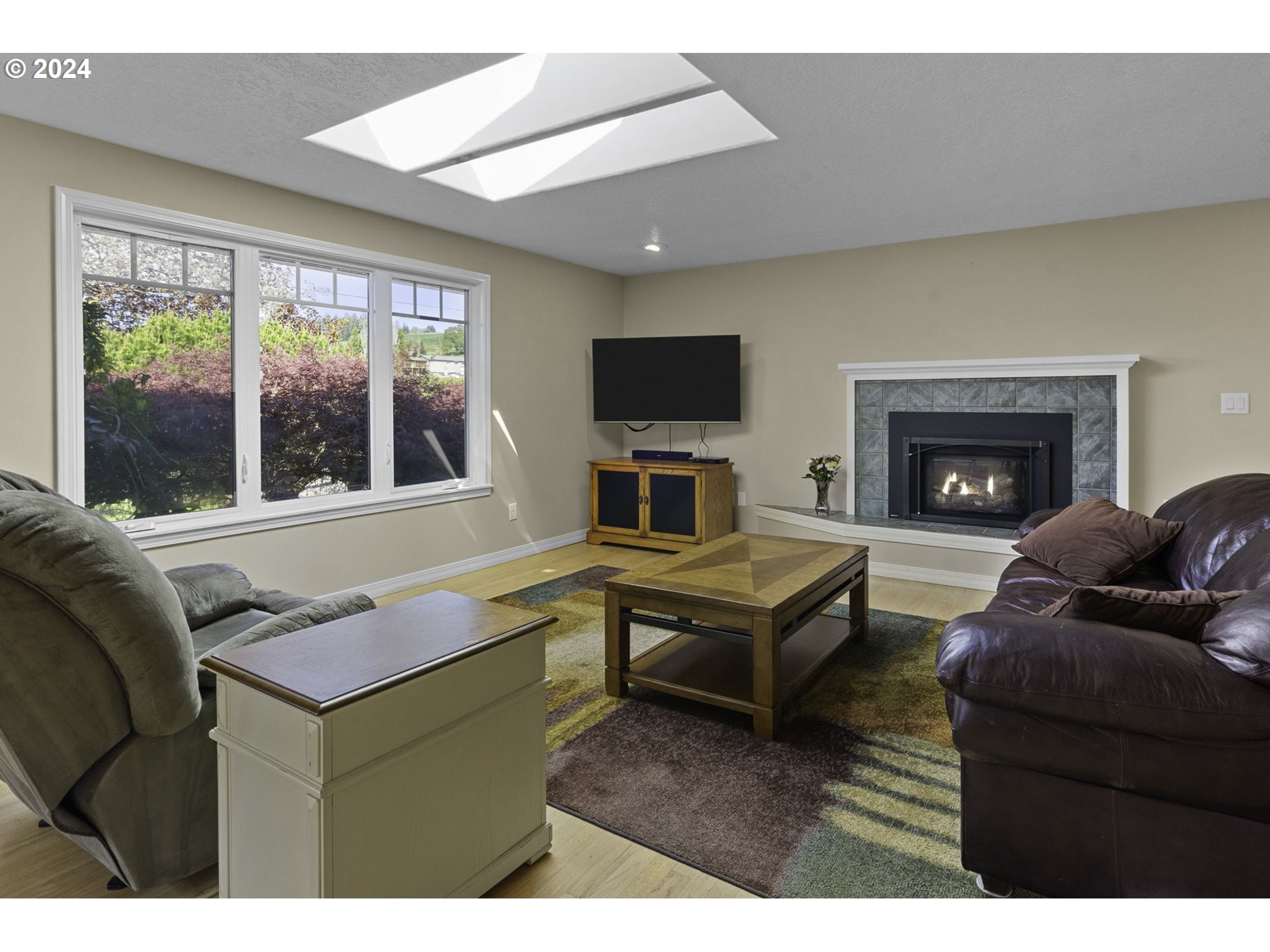 5370 Northeast Duniway Road Dayton, OR 97114 - Photo 14 of 48 Living Room
