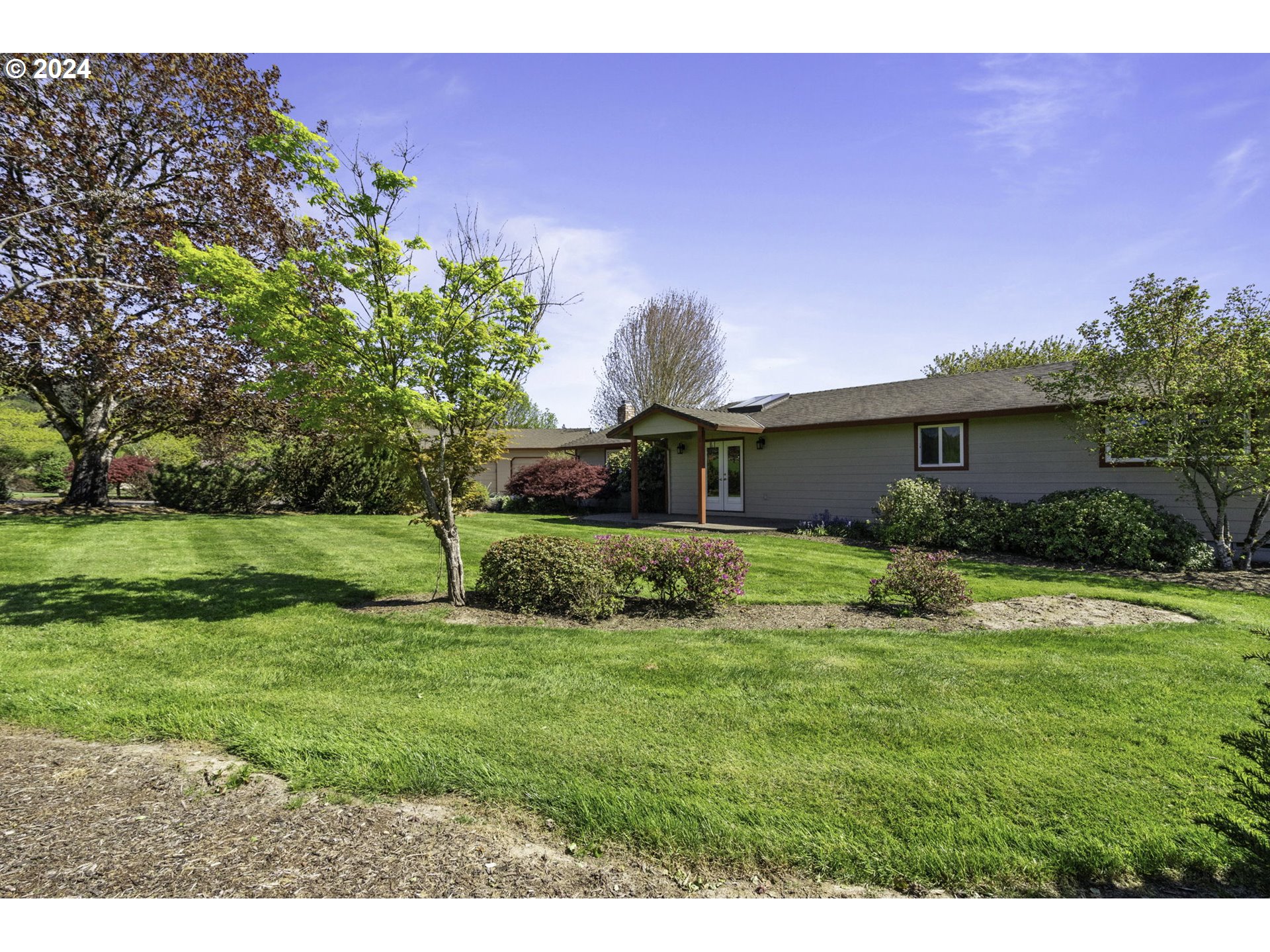 5370 Northeast Duniway Road Dayton, OR 97114 - Photo 4 of 48 Front Yard