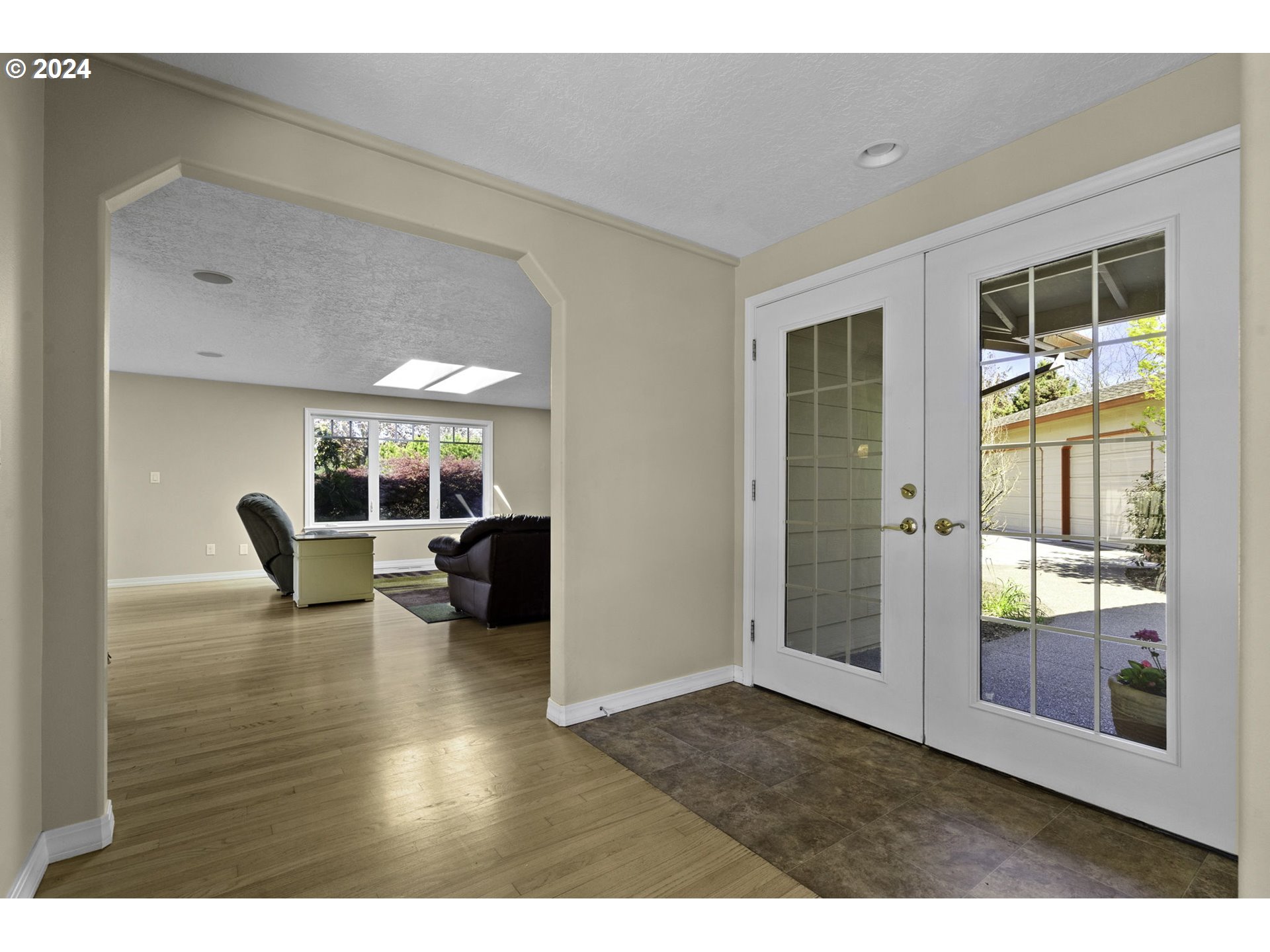 5370 Northeast Duniway Road Dayton, OR 97114 - Photo 7 of 48 Gallery Image 7
