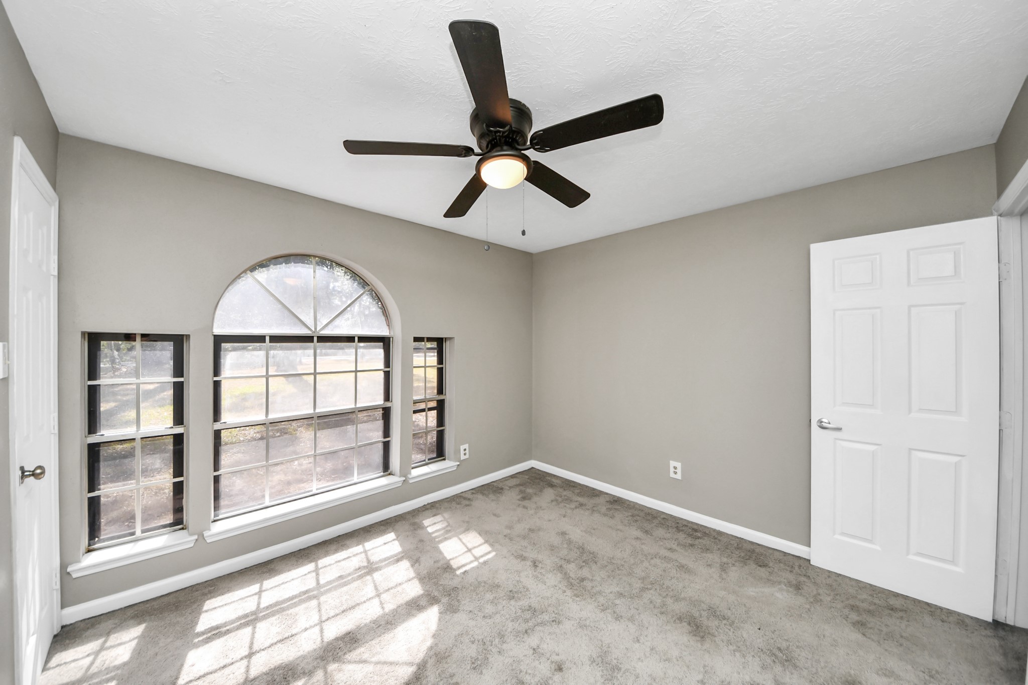 411 Dover Lane Spring, TX 77373 - Photo 33 of 40 a view of empty room with wooden floor and fan