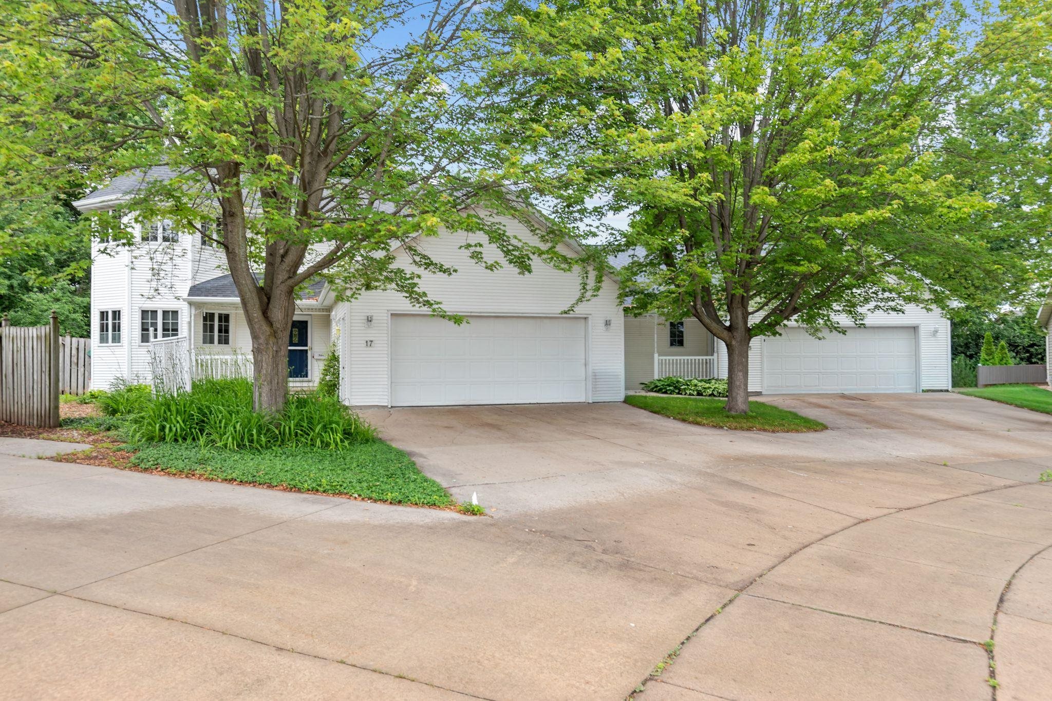 17 Pamela Court Appleton, WI 54915 - Photo 2 of 69