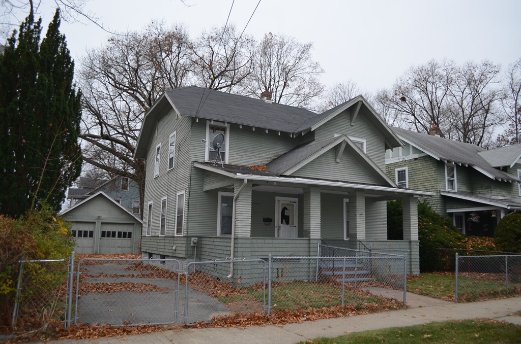 32 Ardmore Street Springfield, MA 01104 - Photo 2 of 17 a front view of a house with garden