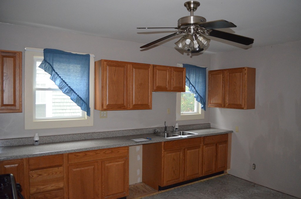 32 Ardmore Street Springfield, MA 01104 - Photo 4 of 17 a bathroom with a sink and a window