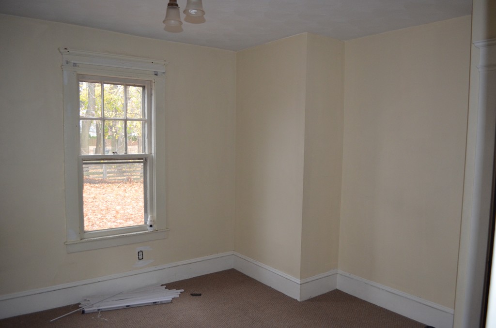 32 Ardmore Street Springfield, MA 01104 - Photo 9 of 17 an empty room with a window