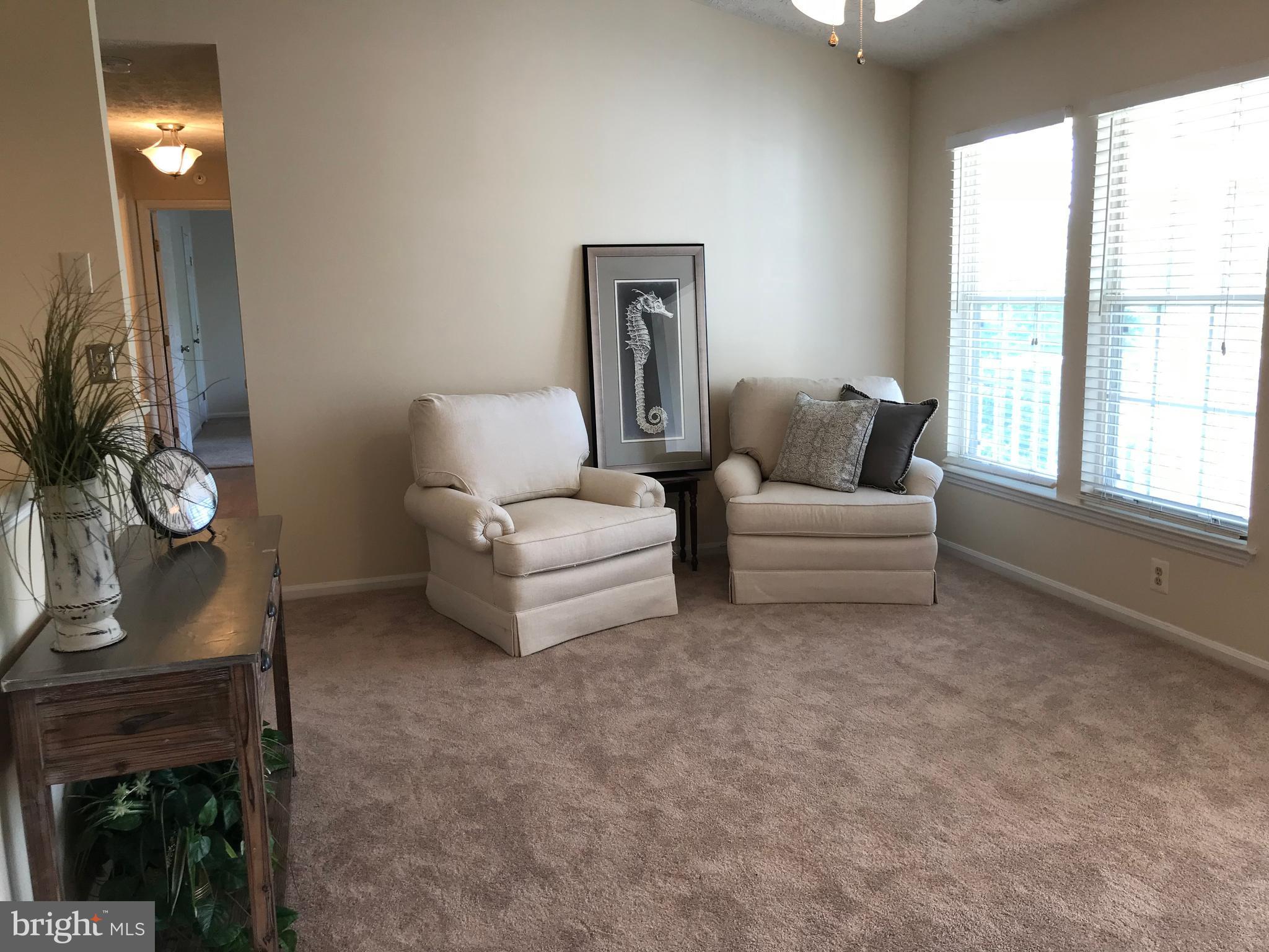 743 Deering Road, Unit 6J Pasadena, MD 21122 - Photo 21 of 26 Living Room