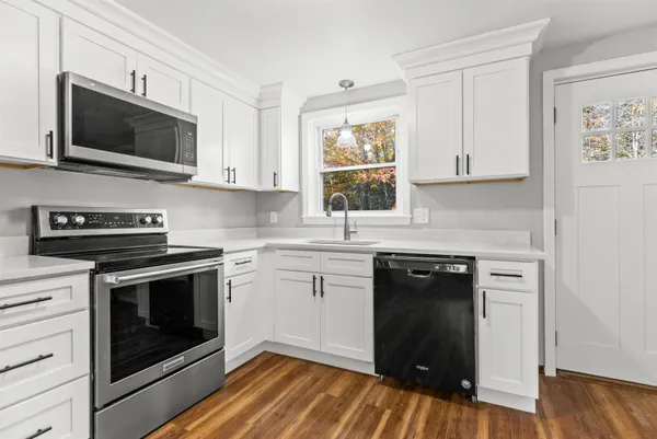 $479,000 | 447 Highway 104, Meredith, NH 03253