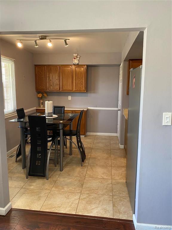 24242 Old Kent Road North Warren, MI 48091 - Photo 8 of 17