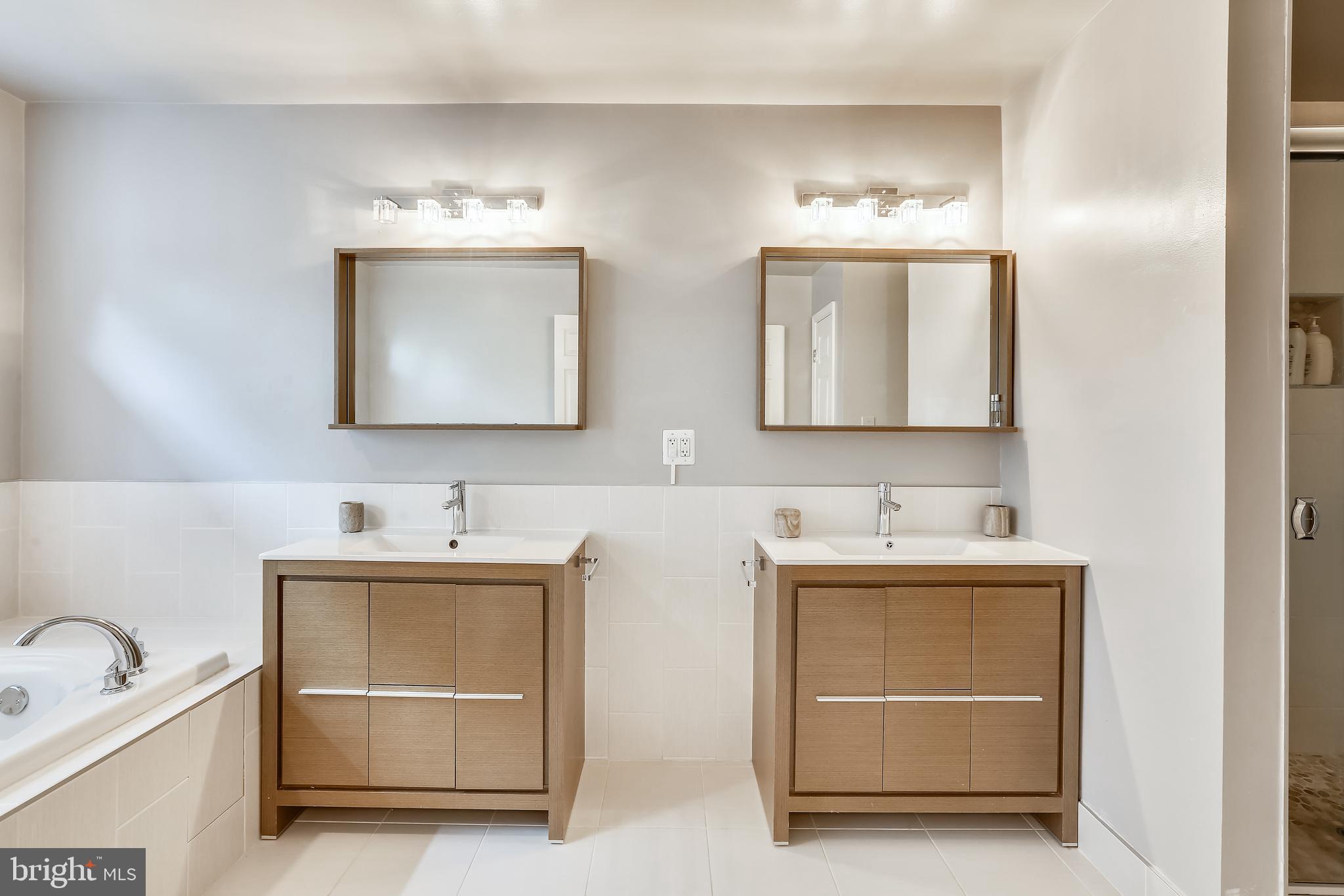 13112 Limetree Road Silver Spring, MD 20904 - Photo 37 of 76 Owners bath