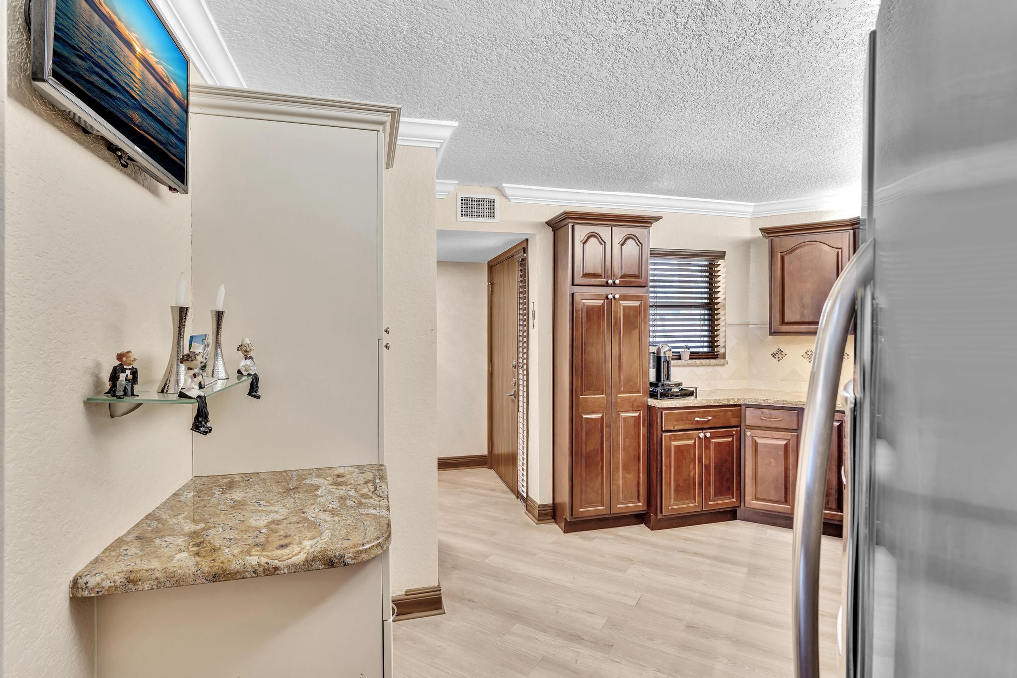 5650 Camino Del Sol, Unit 207 Boca Raton, FL 33433 - Photo 5 of 47 DSC00416