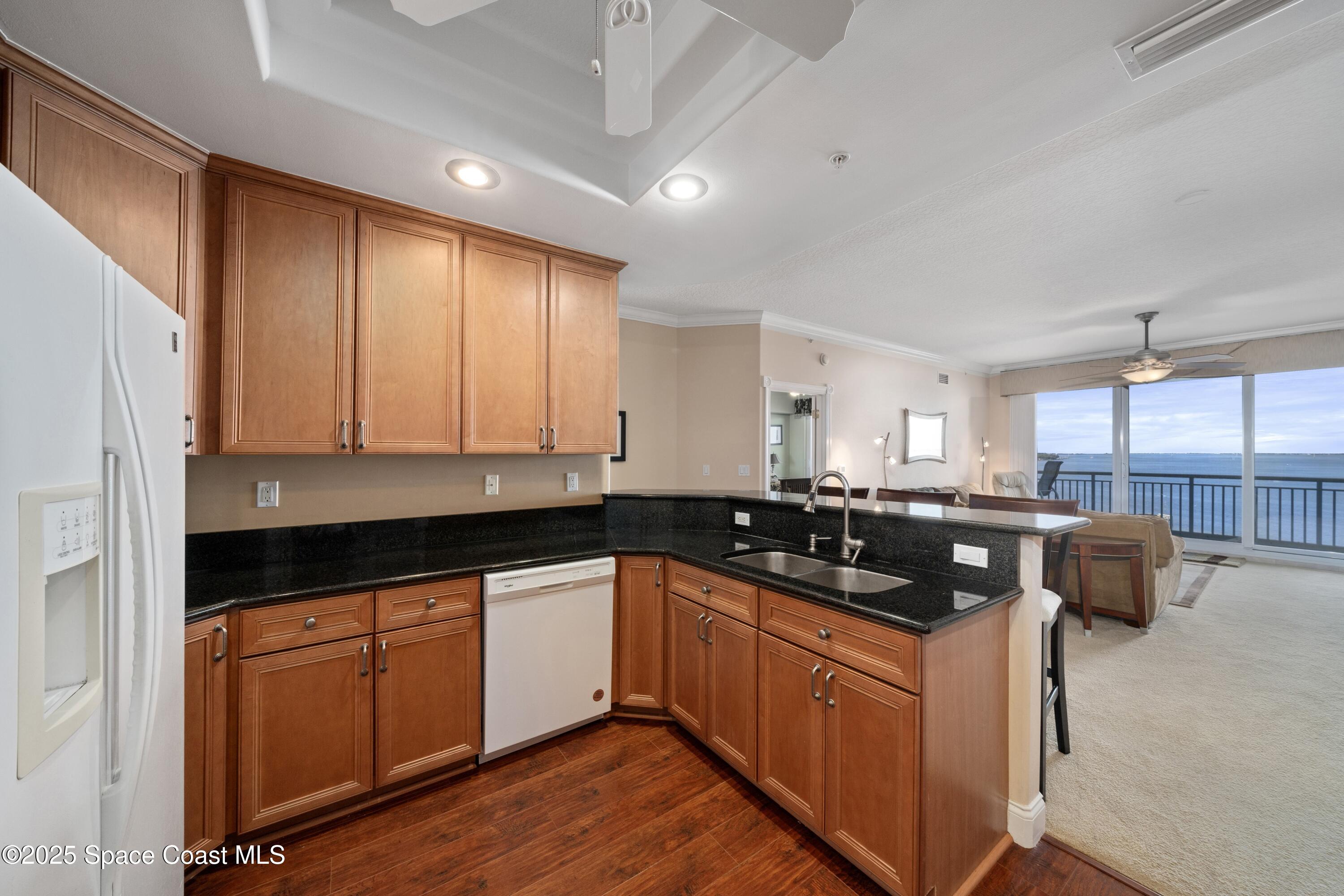 4975 Dixie Highway Northeast, Unit 703 Palm Bay, FL 32905 - Photo 20 of 28 Kitchen
