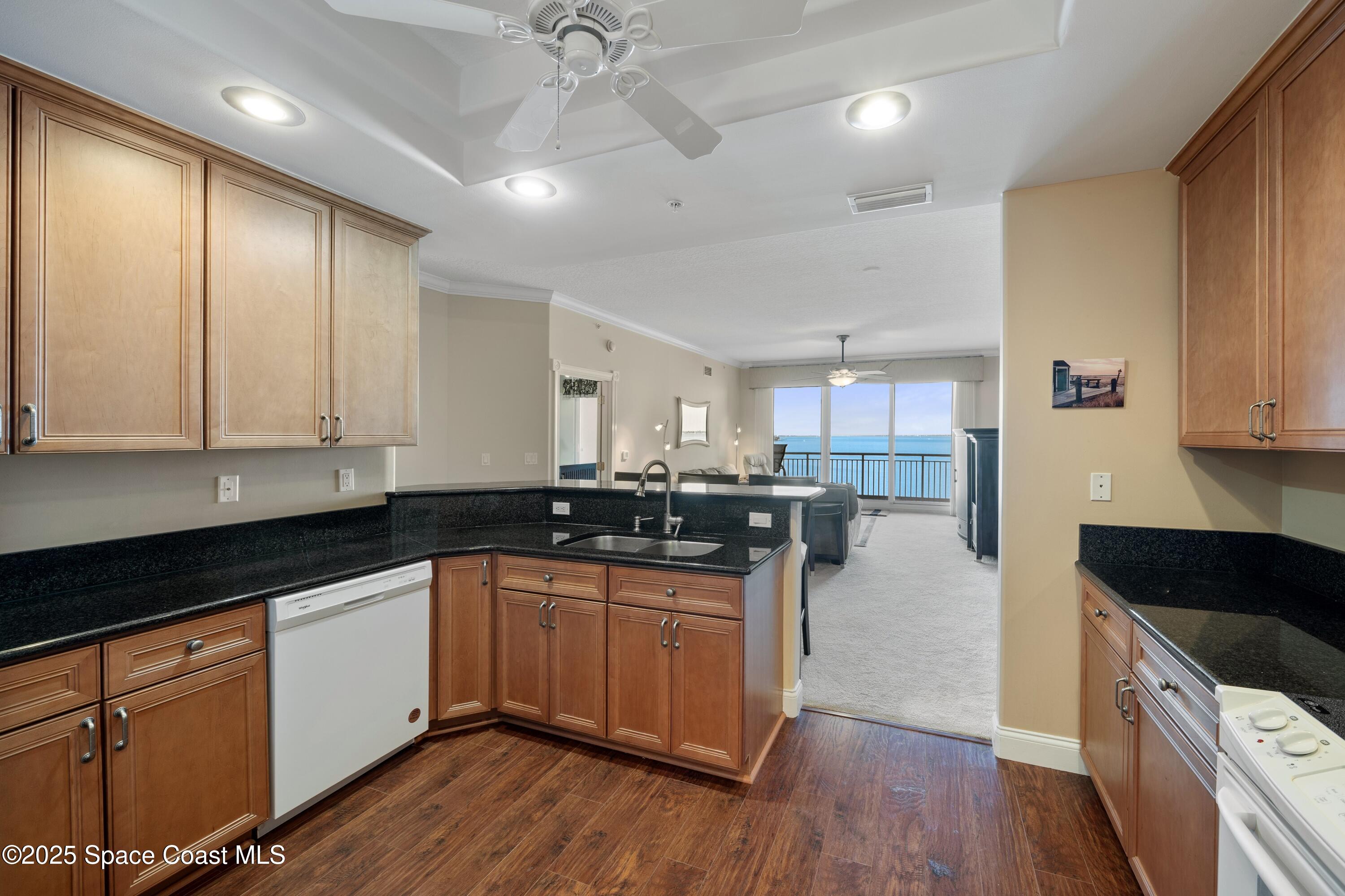 4975 Dixie Highway Northeast, Unit 703 Palm Bay, FL 32905 - Photo 22 of 28 Kitchen