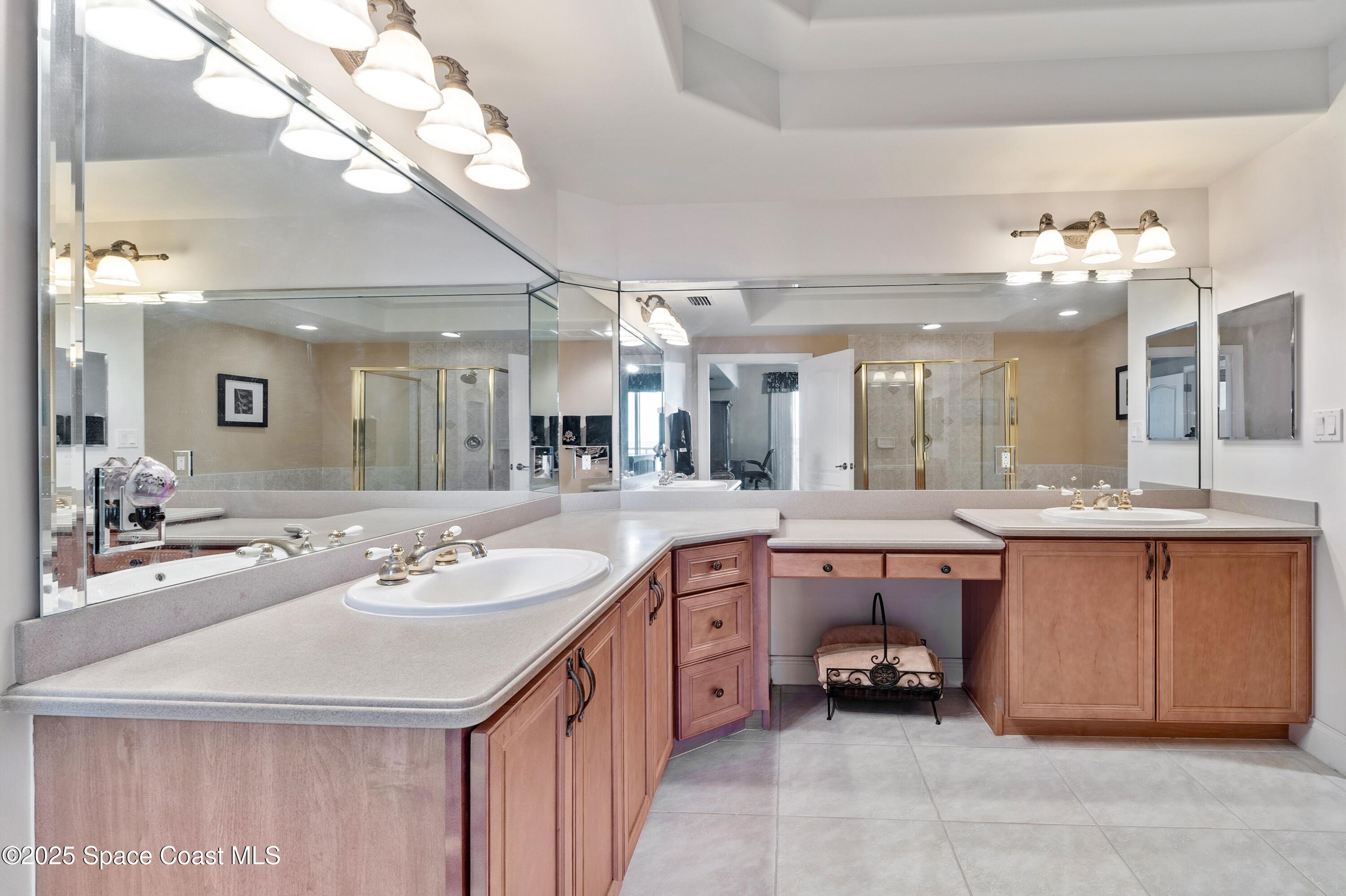 4975 Dixie Highway Northeast, Unit 703 Palm Bay, FL 32905 - Photo 8 of 28 Primary Bath