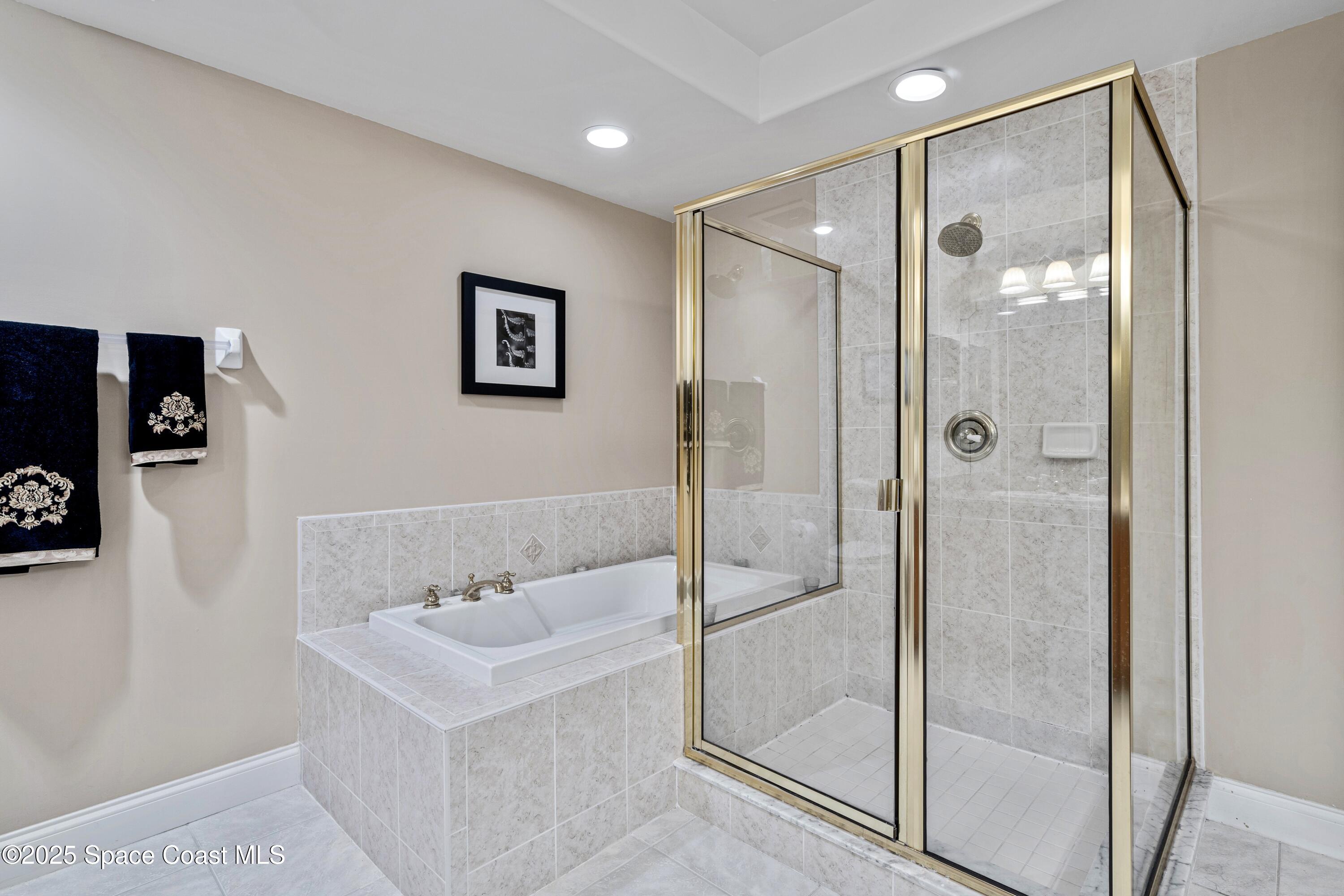 4975 Dixie Highway Northeast, Unit 703 Palm Bay, FL 32905 - Photo 9 of 28 Primary Bath