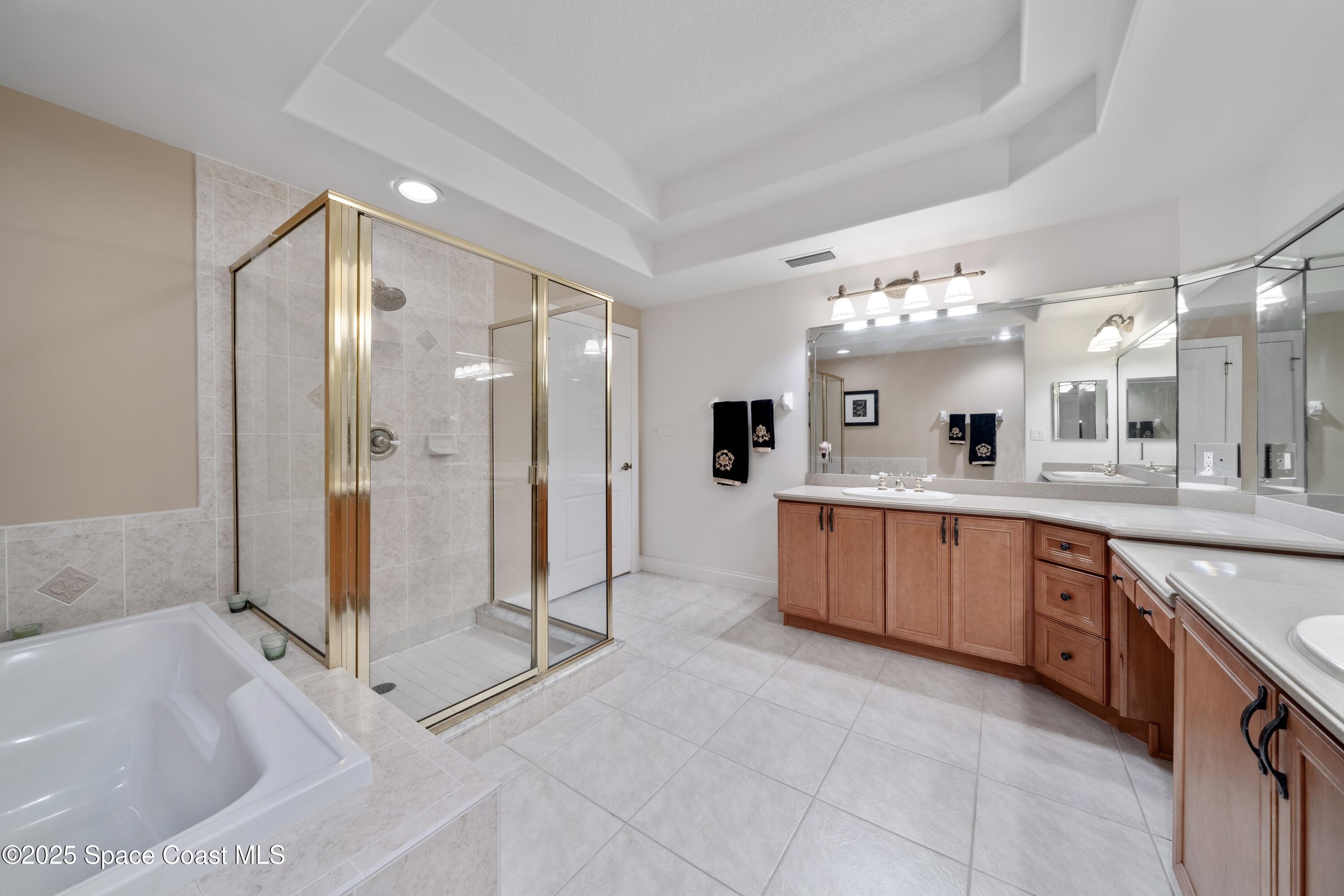 4975 Dixie Highway Northeast, Unit 703 Palm Bay, FL 32905 - Photo 10 of 28 Primary bath