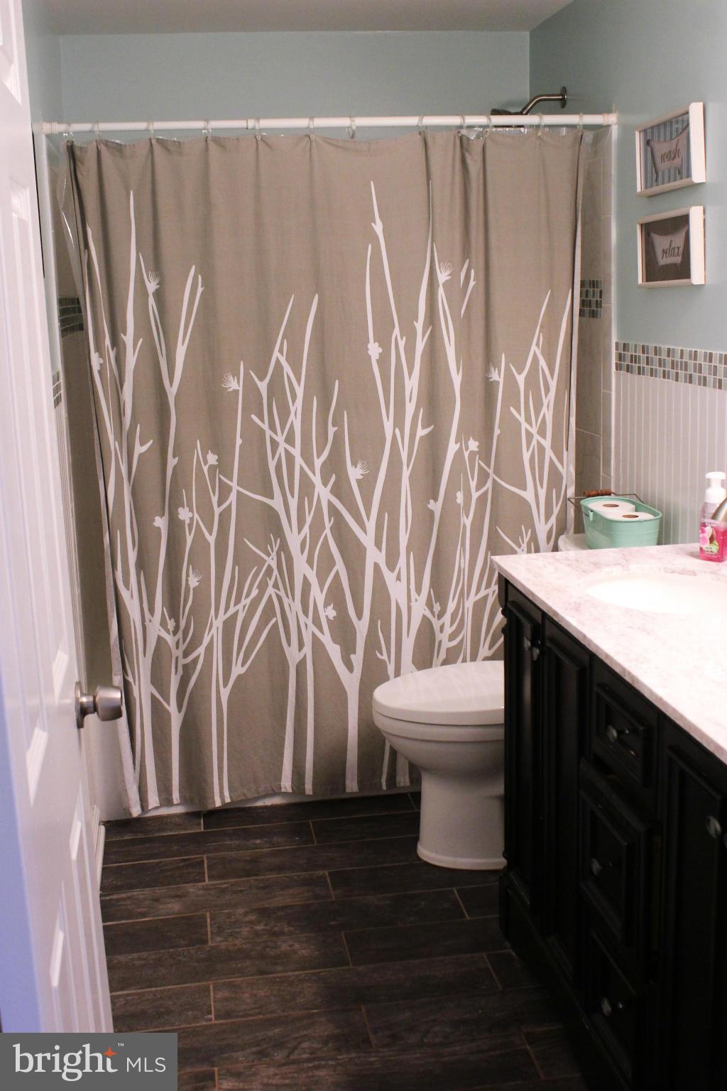 109 Peyton Road Sterling, VA 20165 - Photo 23 of 30 Upstairs Full bath w/ granite, dbl sinks