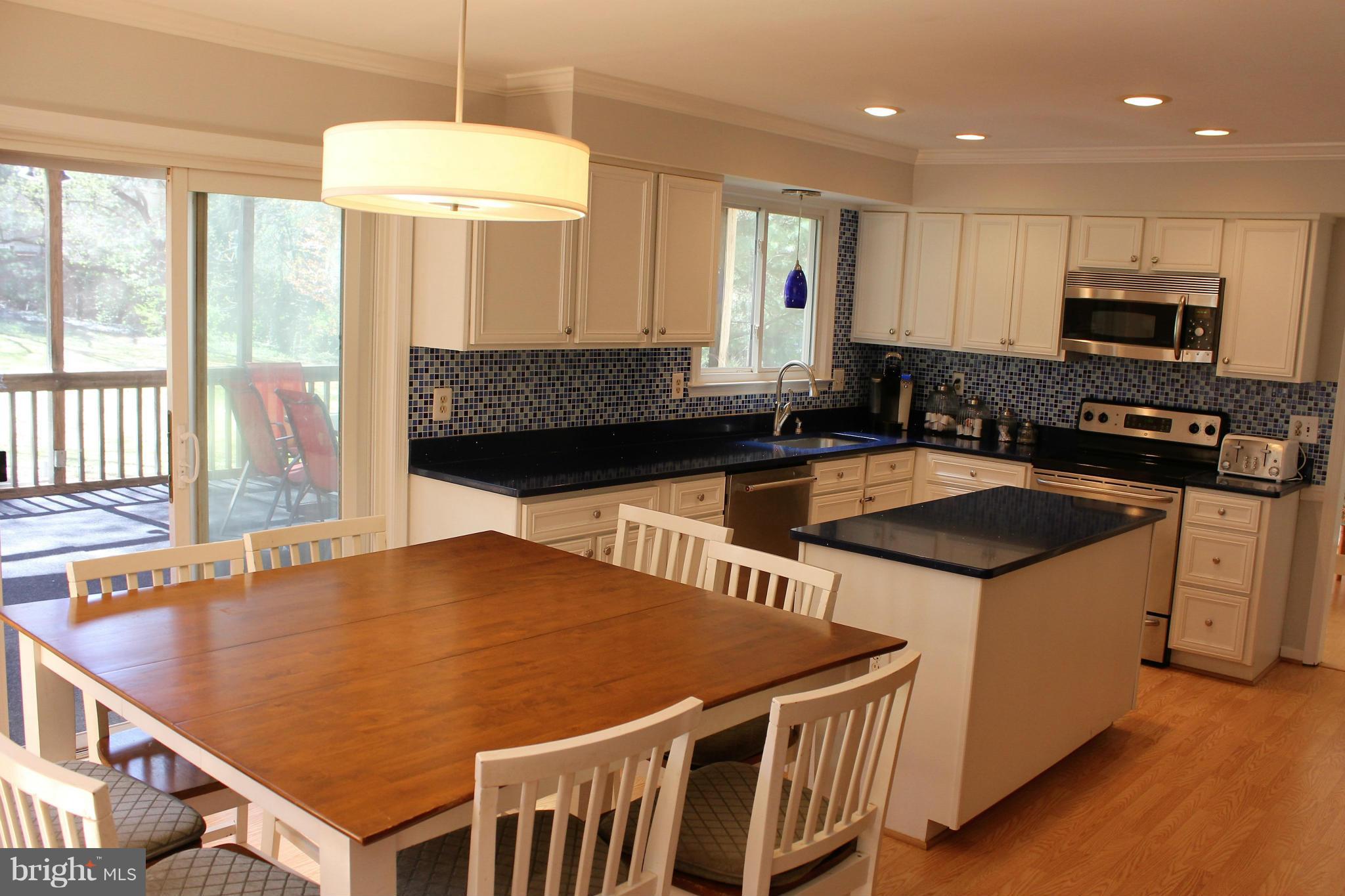 109 Peyton Road Sterling, VA 20165 - Photo 4 of 30 Granite, Stainless Steel & plenty of eat in space